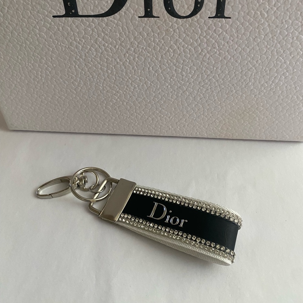 Black and Silver Ribbon Key Holder